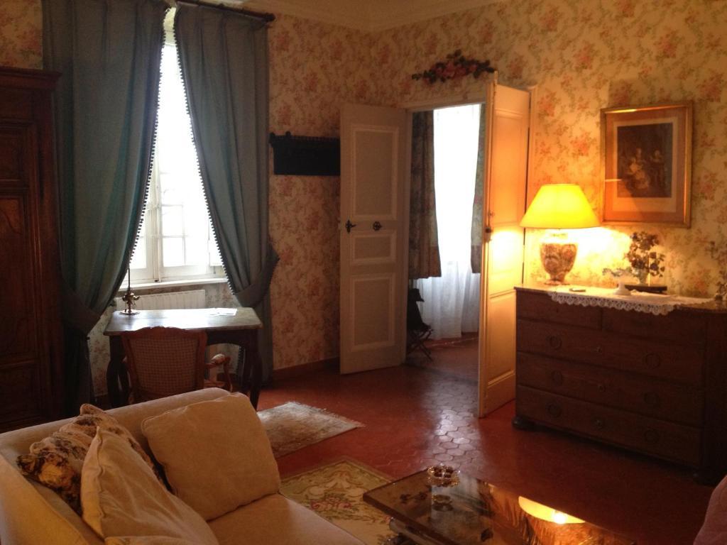 B&B Domaine Le Clos Du Pavillon Brignoles Rum bild
